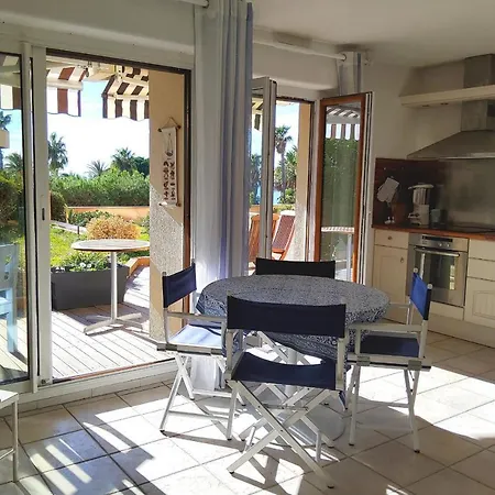 Apartament On The Seafront And Quiet