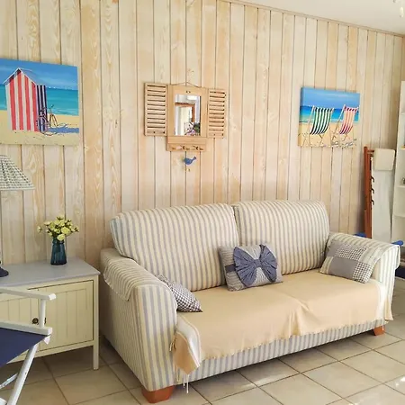 On The Seafront And Quiet Apartamento
